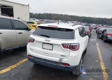 2018 Jeep Compass Latitude Fwd z USA, uszkodzony, nr VIN 3C4NJCBBXJT186766
